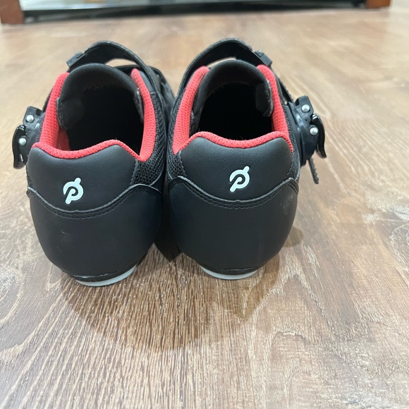 Peloton Cycling Shoes EU size 40 Women’s size 9; Mens size 7 - Box Included - Picture 4 of 9